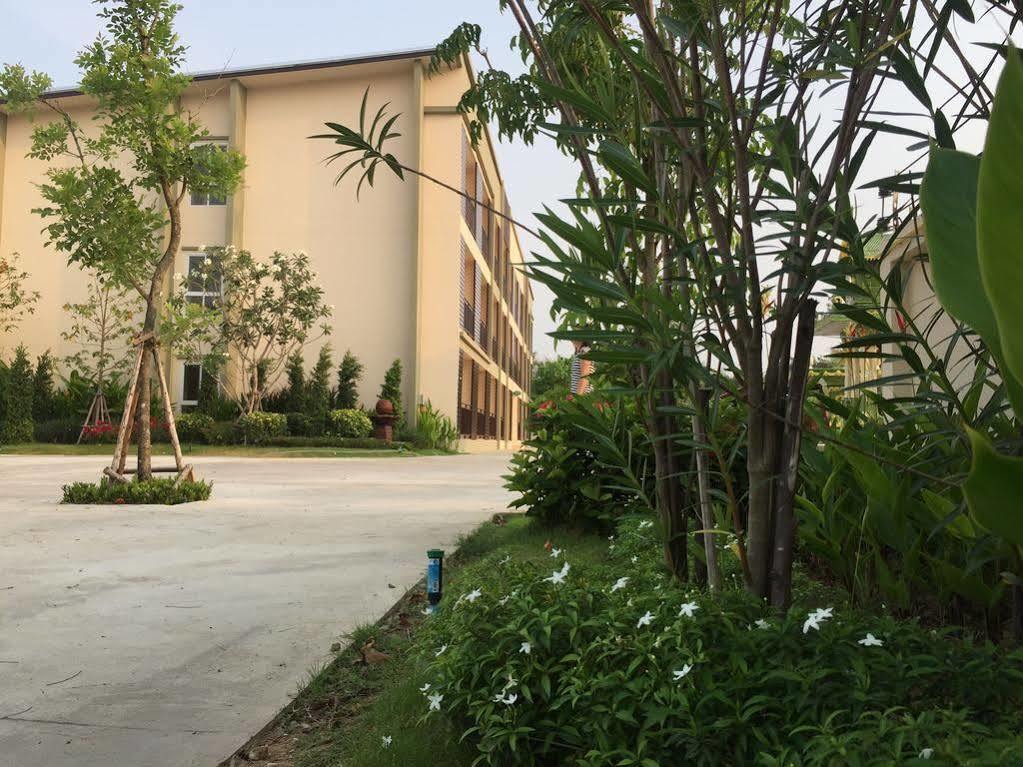 Oyo 306 Paradise Park Laemchabang Si Racha Eksteriør billede